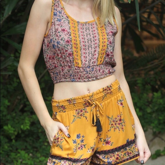 SMOCK STRETCH WAISTBAND W/ POCKETS & MARIGOLD COLOR SHORTS - Picture 2 of 3